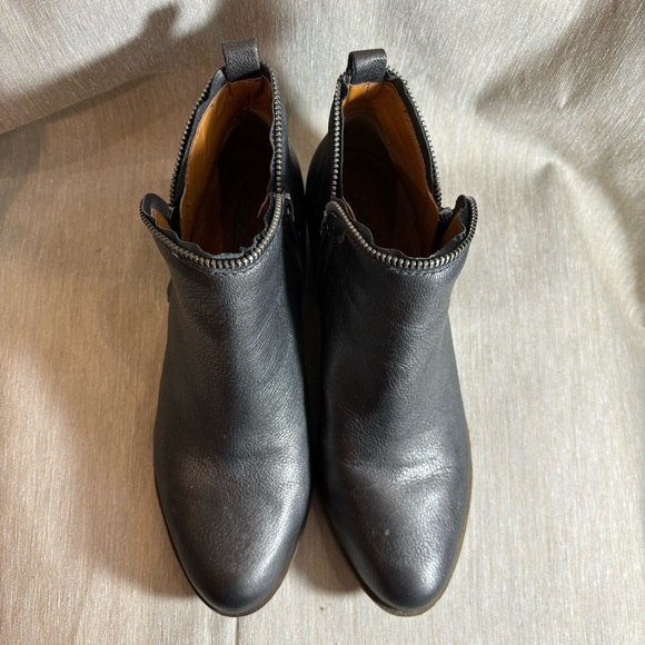 LUCKY BRAND Sz 8 Pewter Colour Pointy Toe Zipper Closure  Stacked Heel Booties - Picture 3 of 12